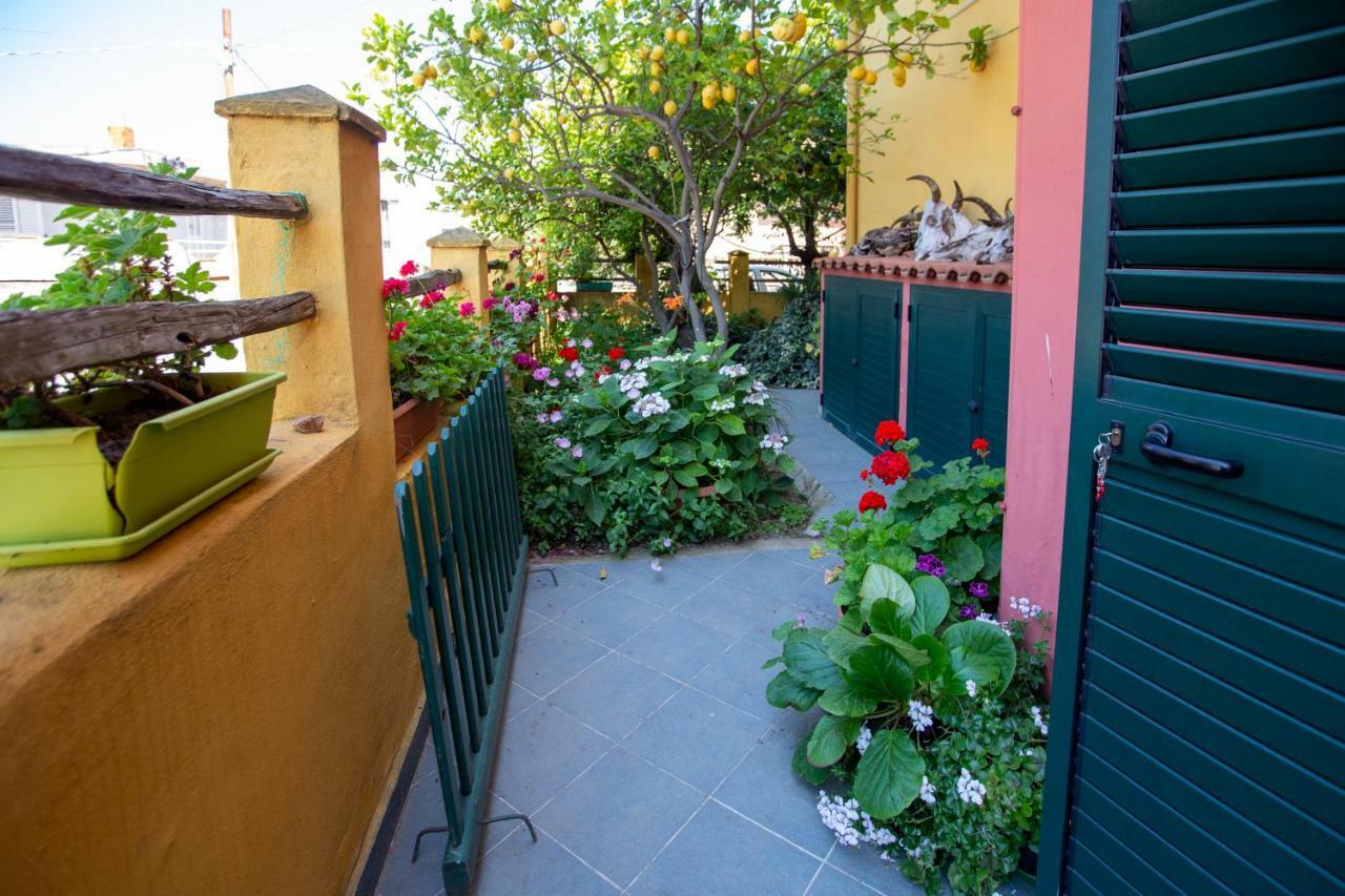 Red Flat Apartment Bari Sardo Exterior photo
